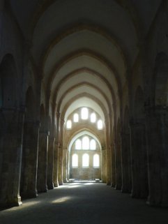 l'abbatiale au petit matin