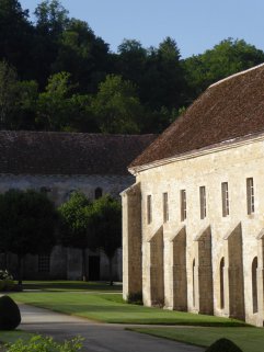 L'extérieur du dortoir des moines, lieu de l'exposition